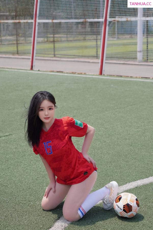   [XiuRen]高清写真图 2024.06.20 No.8733 小薯条nienie 美腿丝袜第16张图片